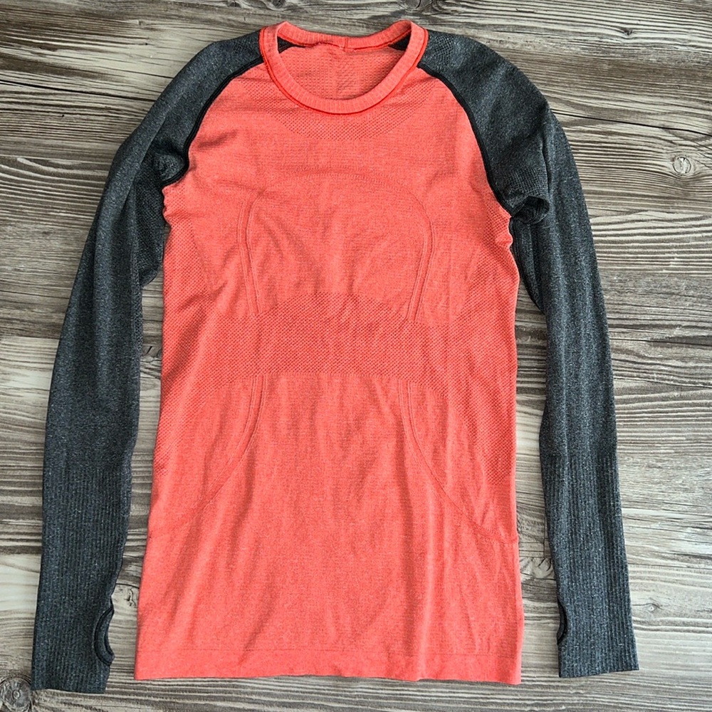 Lululemon Run: Swiftly Tech Long Sleeve
Love Red / Deep Coal